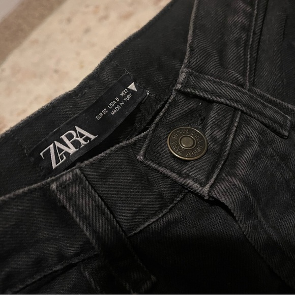 Zara High Waisted Distressed Jeans - Picture 4 of 4
